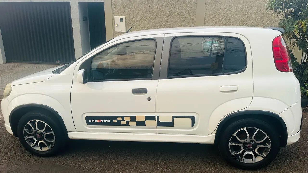 Fiat Uno Sporting 1.4 EVO Fire Flex 8V 4P 2012 - Foto 2