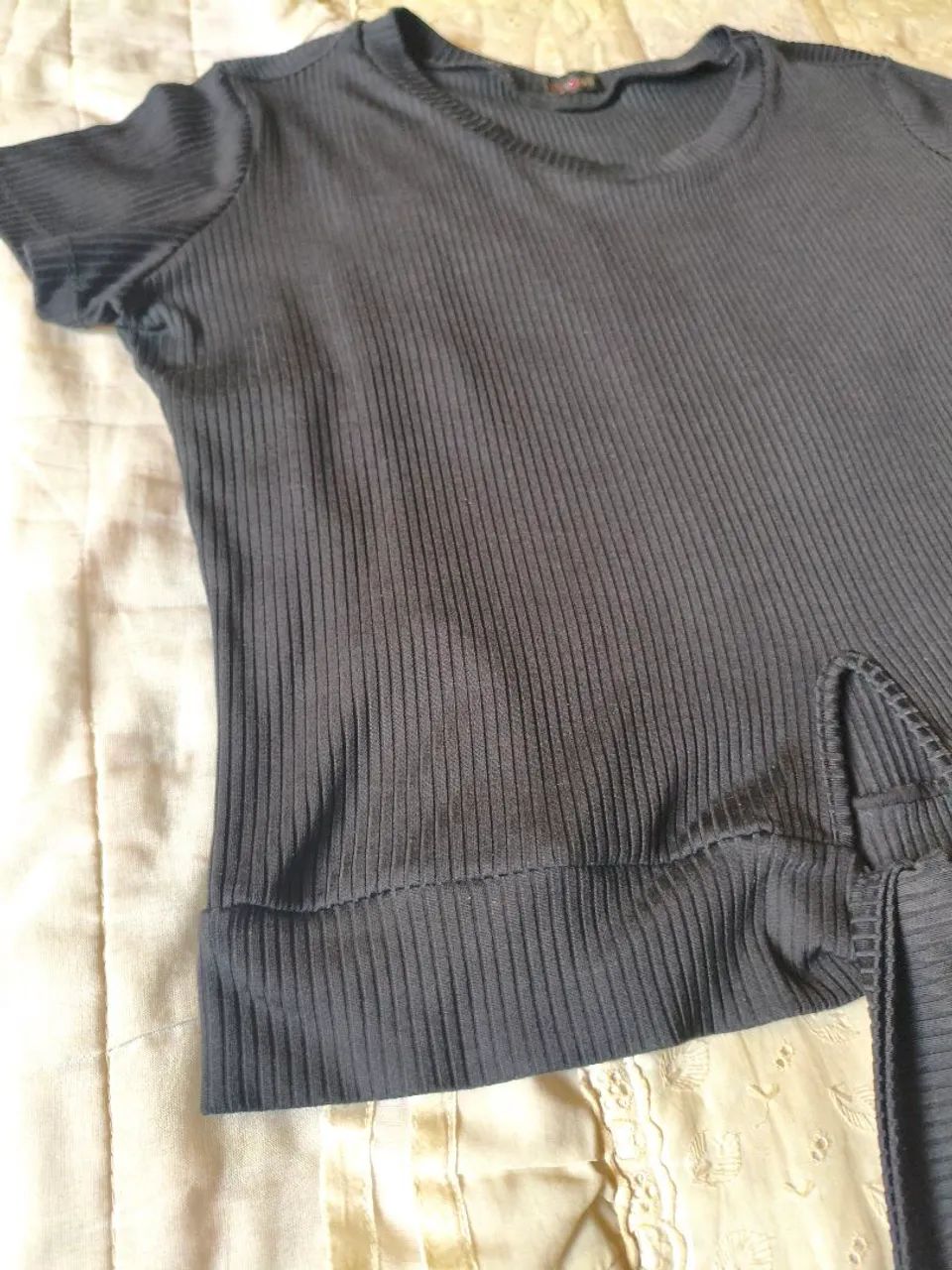 Blusa feminina preta canelada M/G - Foto 2