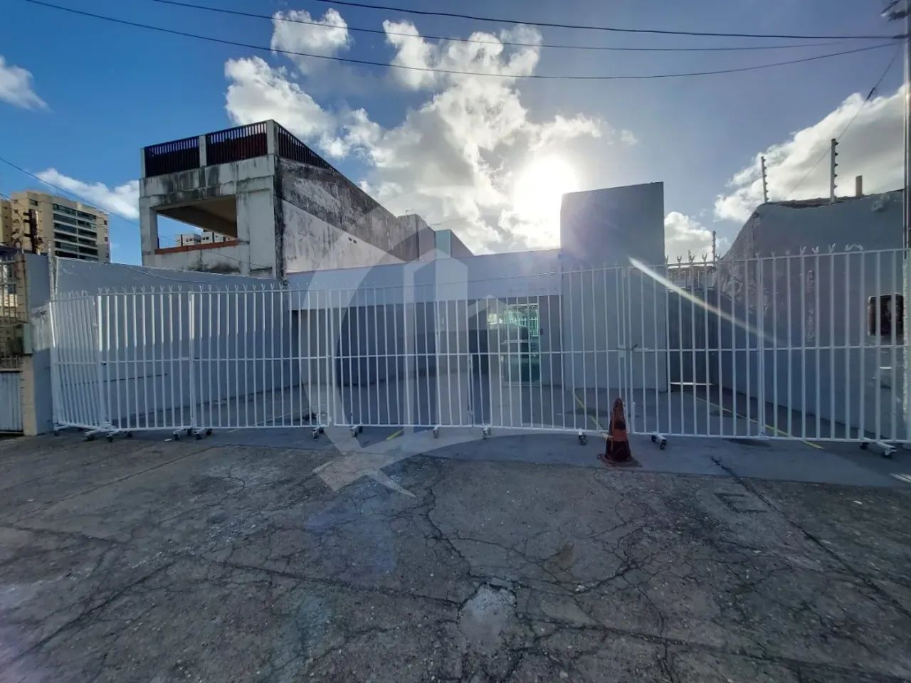 Ponto comercial para locação na Av. Hermes Fontes!