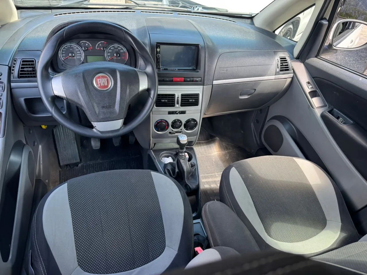 Fiat Idea Sporting 1.8 Flex 16V 5P 2012 - Foto 4