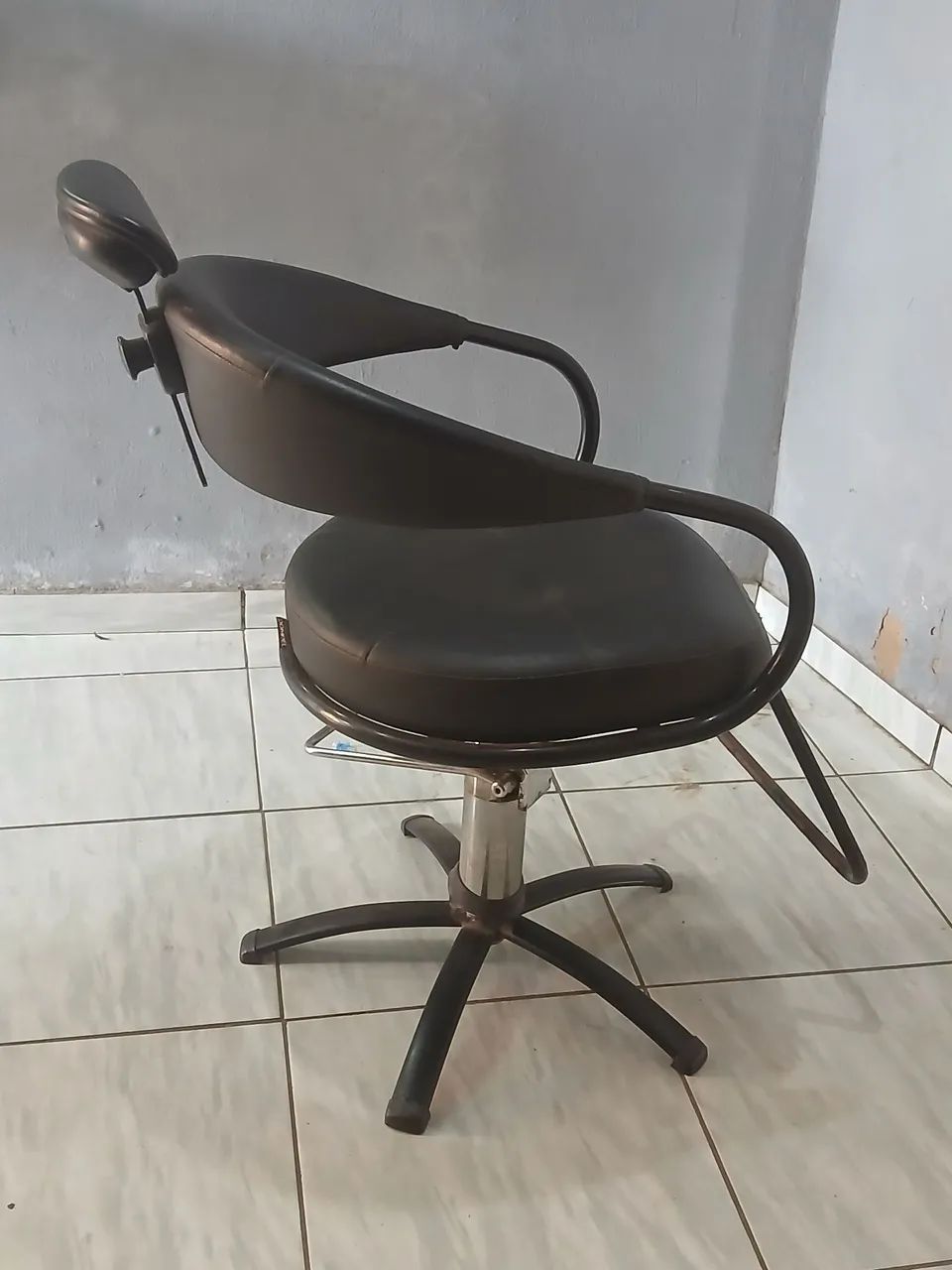 VENDO CADEIRA DE BARBEIRO ? - Foto 2