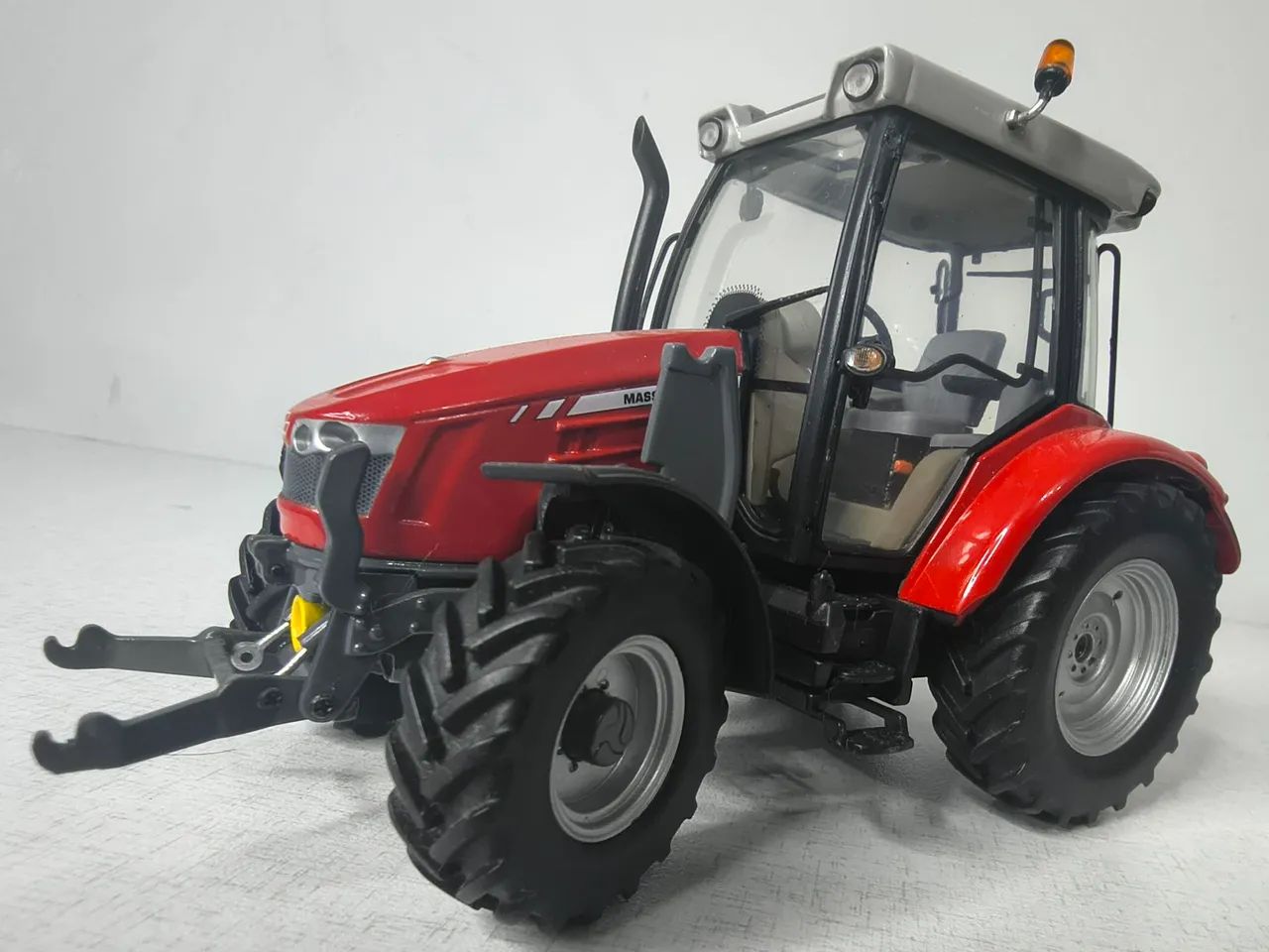 Miniatura Massey Ferguson 5610