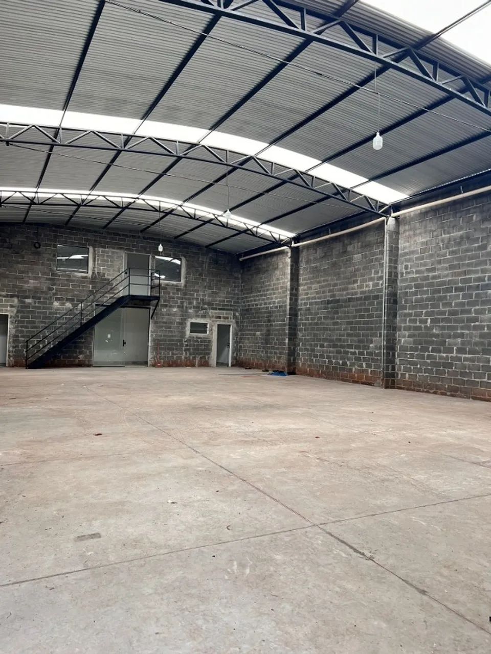 GALPÃO 260M² COM ESCRITÓRIO - JÁ ALUGADO 