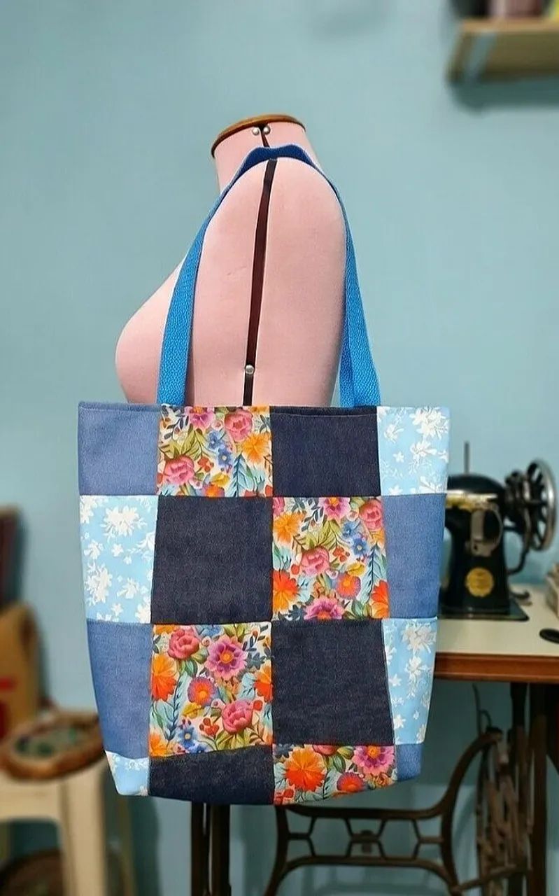 Bolsa Ecológica/ Ecobag Artesanal Grande/ Patchwork de sarja e jeans 