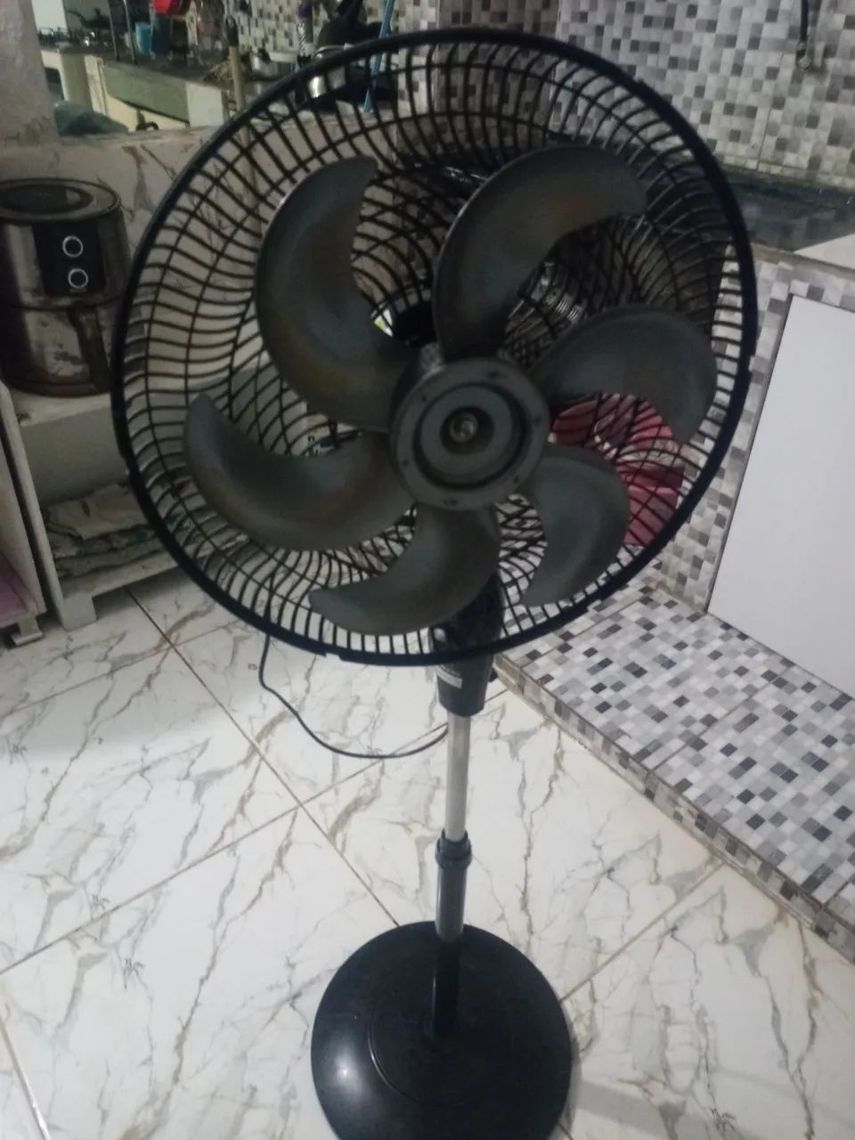 O ventilador de pé - Foto 3