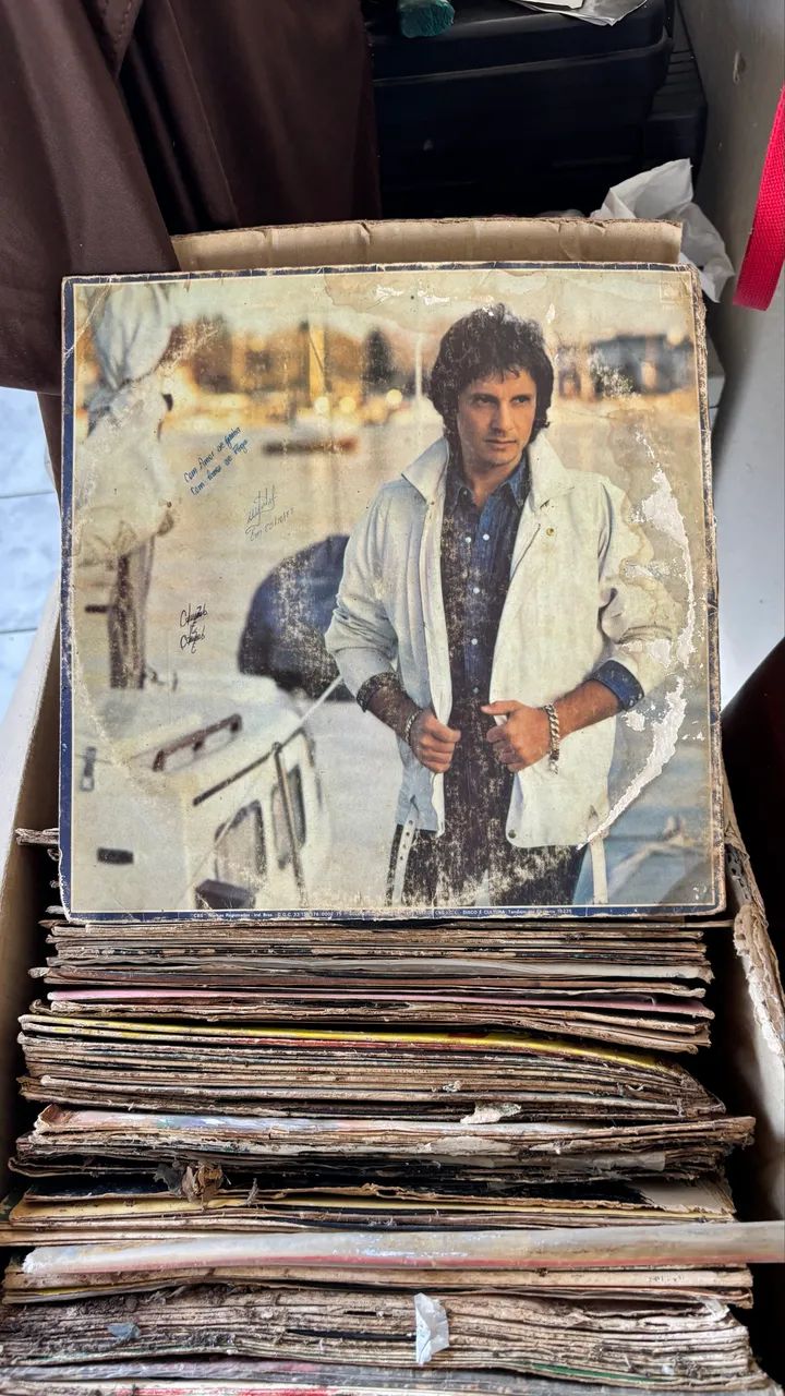 Doa-se disco de vinil, dvds e vidio caset