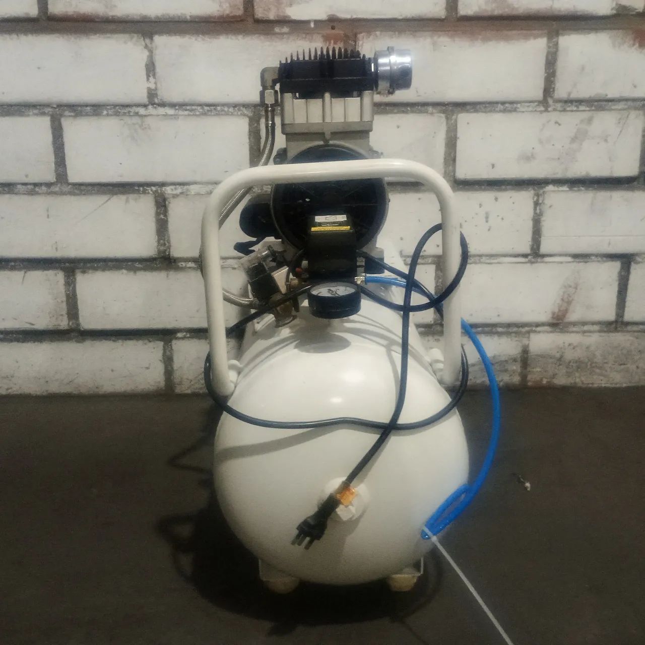 Compressor odontológico 50 litros  - Foto 2