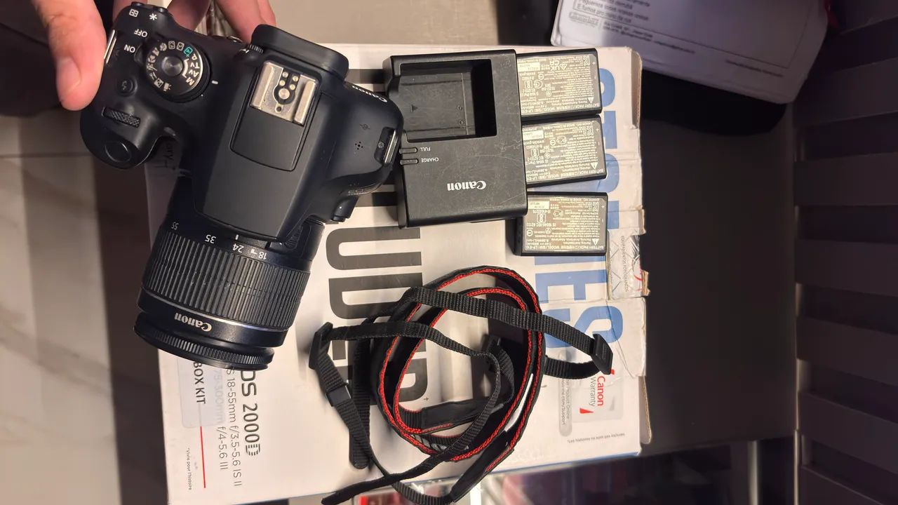 CANON EOS 2000D