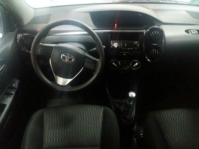 Toyota Etios sedan 1.5 2017 - Foto 6