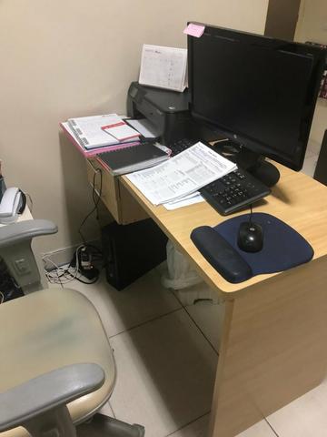 Mesa de escritório ,marfim,com 2 gavetas usada