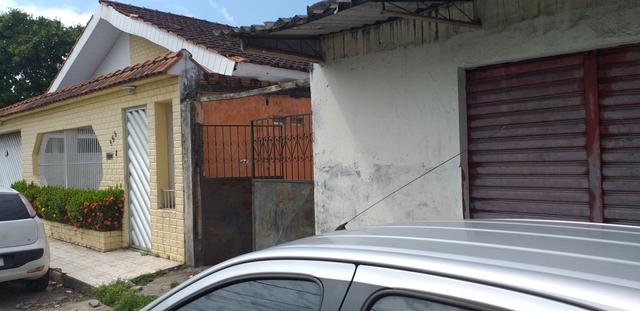 Casa com ponto comercial parque 10