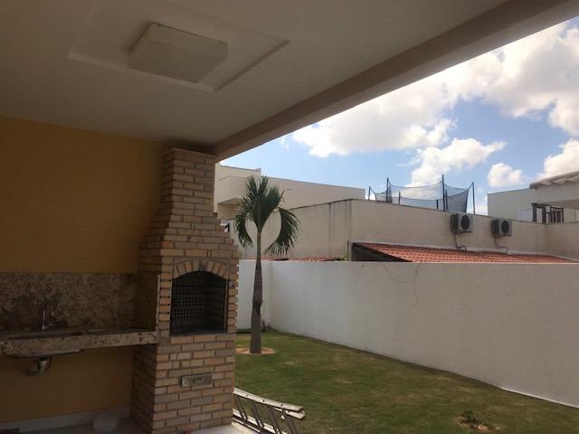 Casa com três suítes e armários planejados