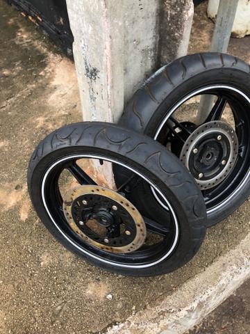 Roda e pneu da CB300 completa - Foto 2