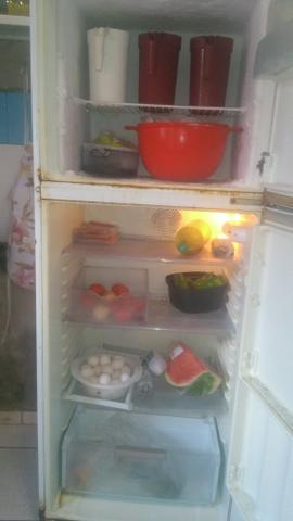 Vendo ou troco geladeira duplex gelo secp