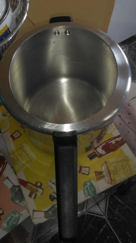 Vendo essa panela de pressão 4 Litros - Foto 3
