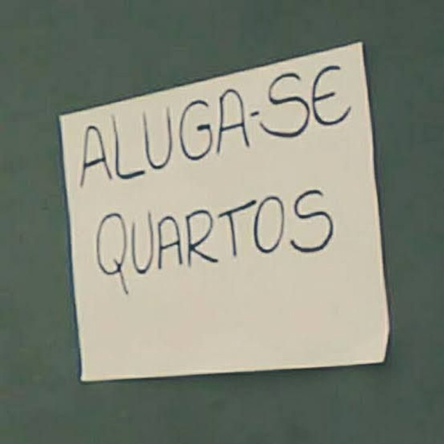 Aluga-se quarto