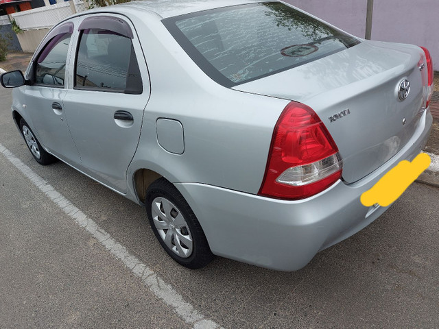 Etios sedan 2013 1.5X TROCO SUV