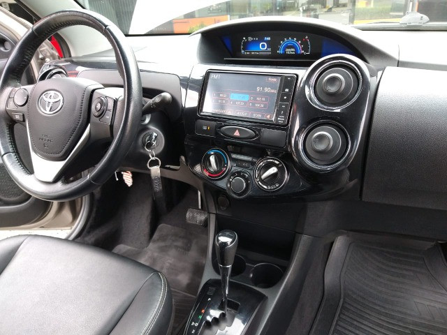 Vendo Etios Hatch 1.5 XLS Automático 2017/2018 - Foto 14