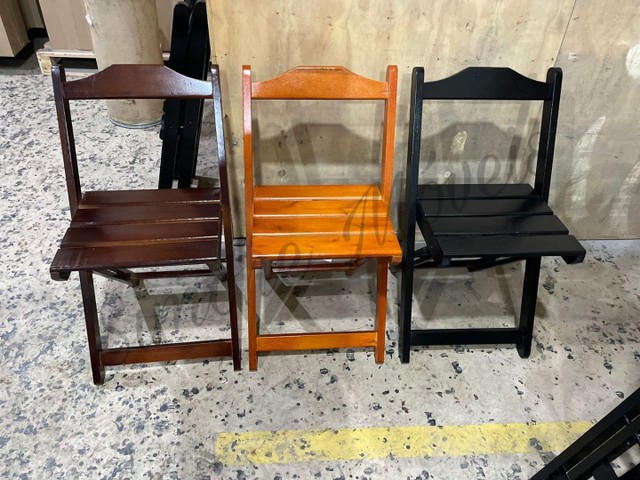 Conjunto mesa em madeira com 2 cadeiras - Foto 4