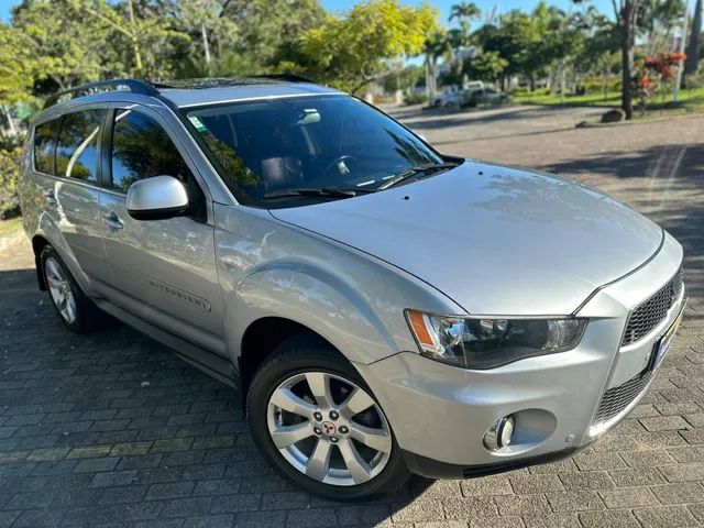 Mitsubishi Outlander V6 3.0 2011/2012 C/ teto mídia e Pneus novos 