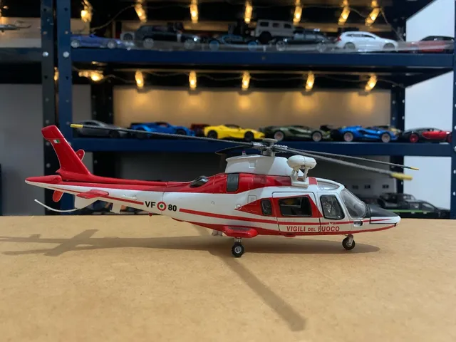 Miniatura helicóptero Agusta A109 1/43