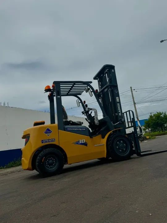 Empilhadeira Plasnox Cabinada| Nova| 3.000kg| Diesel | Torre 6mts