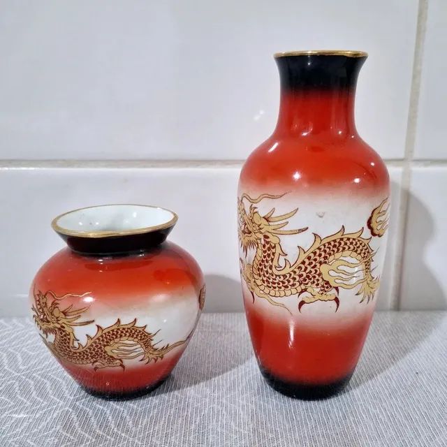 Duas Miniaturas de Vaso Chines Vermelho Antigos