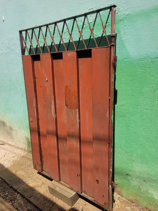 Porta de ferro com grade - Usada - Foto 3
