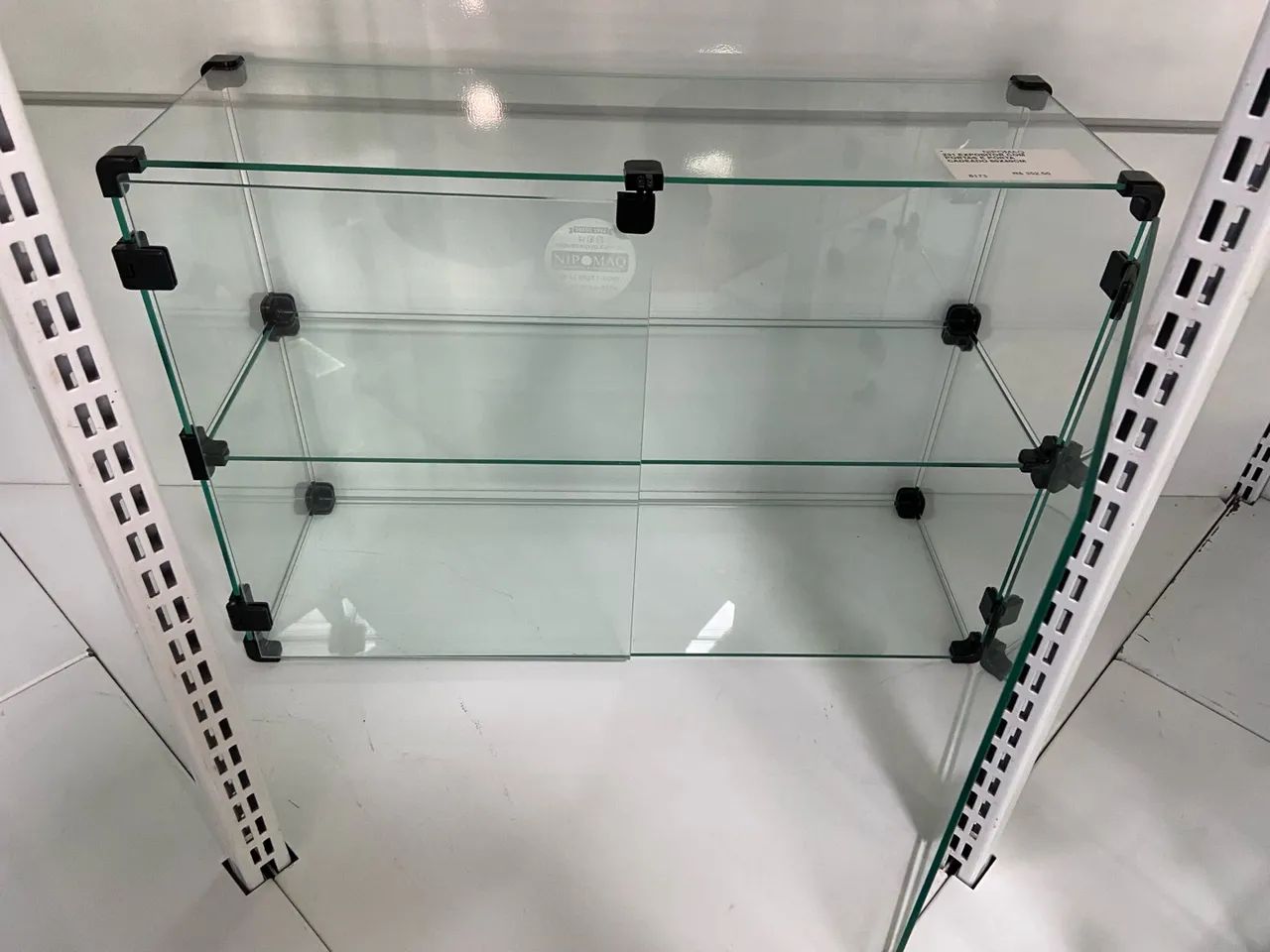 231 EXPOSITOR COM PORTAS E CADEADO 50X40