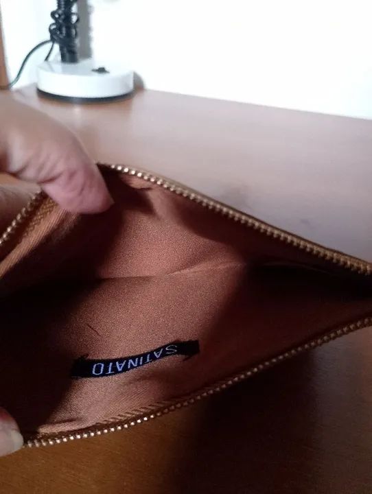 Bolsa de mão e necessaire -  estiloso e prático, couro e sem uso, porta moedas de tecido  - Foto 3
