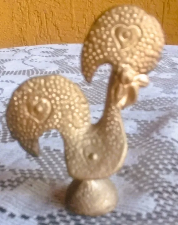 Escultura em bronze dourado maciço representando ?Galo? Barcelos Portugal *Descrição