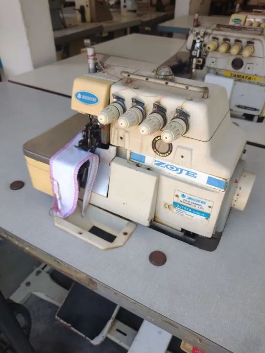 Máquina de Costura Overlock Zoje ZJ747A
