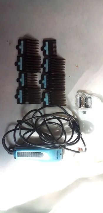 Maquina para corte de cabelo BaByliss Pro com defeito 