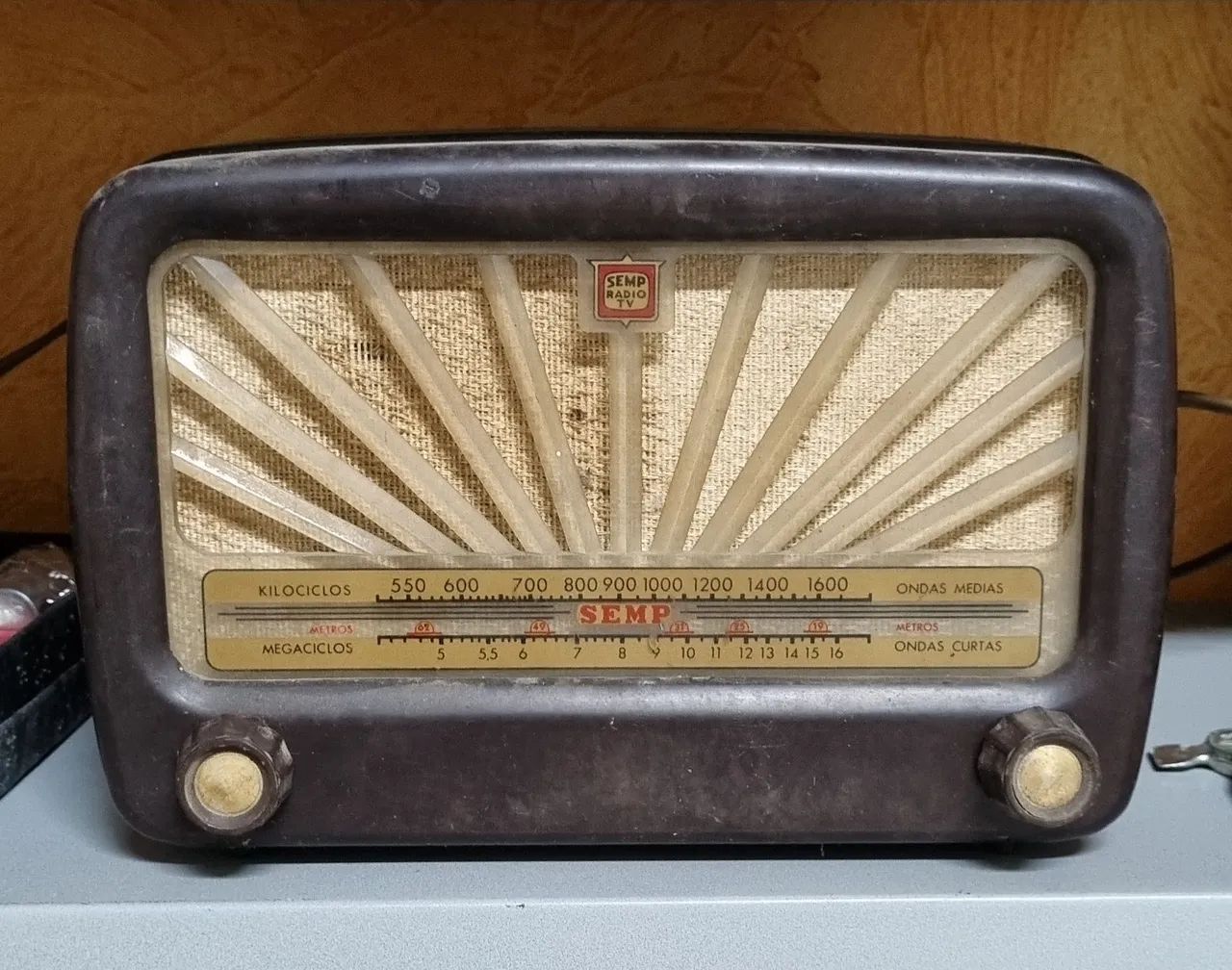 Radio antigo SEMP valvulado