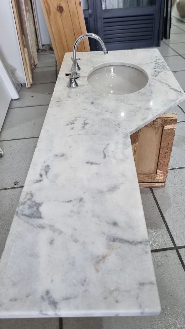 Pia mármore branco Espírito Santo