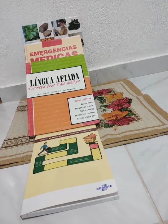 Livros de Português e Emergências Médicas - Foto 3