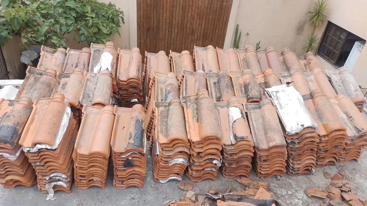 Telhas de barro usadas