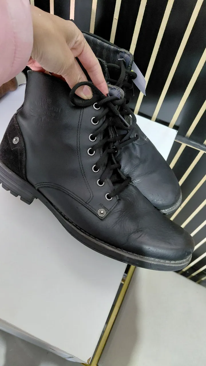 Bota de couro preta Pegada 