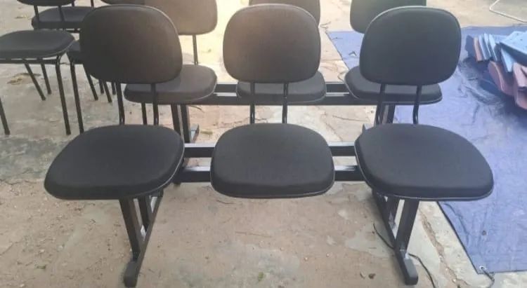 Cadeiras mesa e longarinas para escritório ou estudo - Foto 2