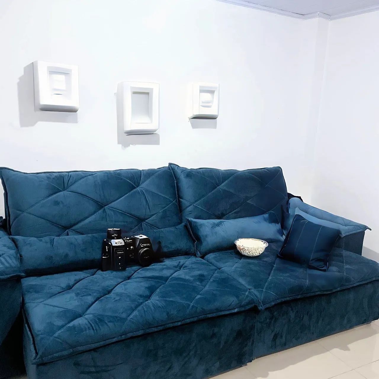 Sofá Retrátil Azul Damaris 2.30m - Conforto e Estilo para sua Sala