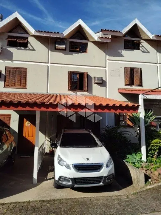 Aconchegante e bem localizada casa 03 dormitórios em condomínio fechado.