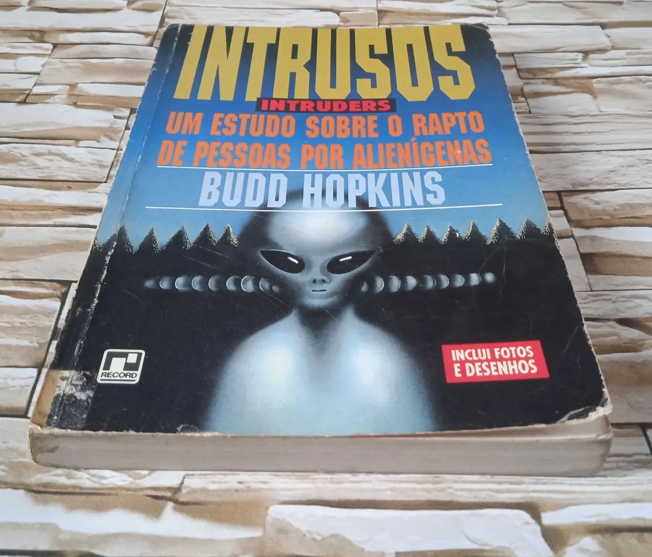 Intrusos - Intruders: Um Estudo Sobre o Rapto de Pessoas por Alienígenas, de Bud Hopkins. - Foto 4