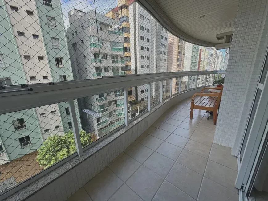 Apartamento 2 Quartos amplo na melhor localização de Itapuã. &