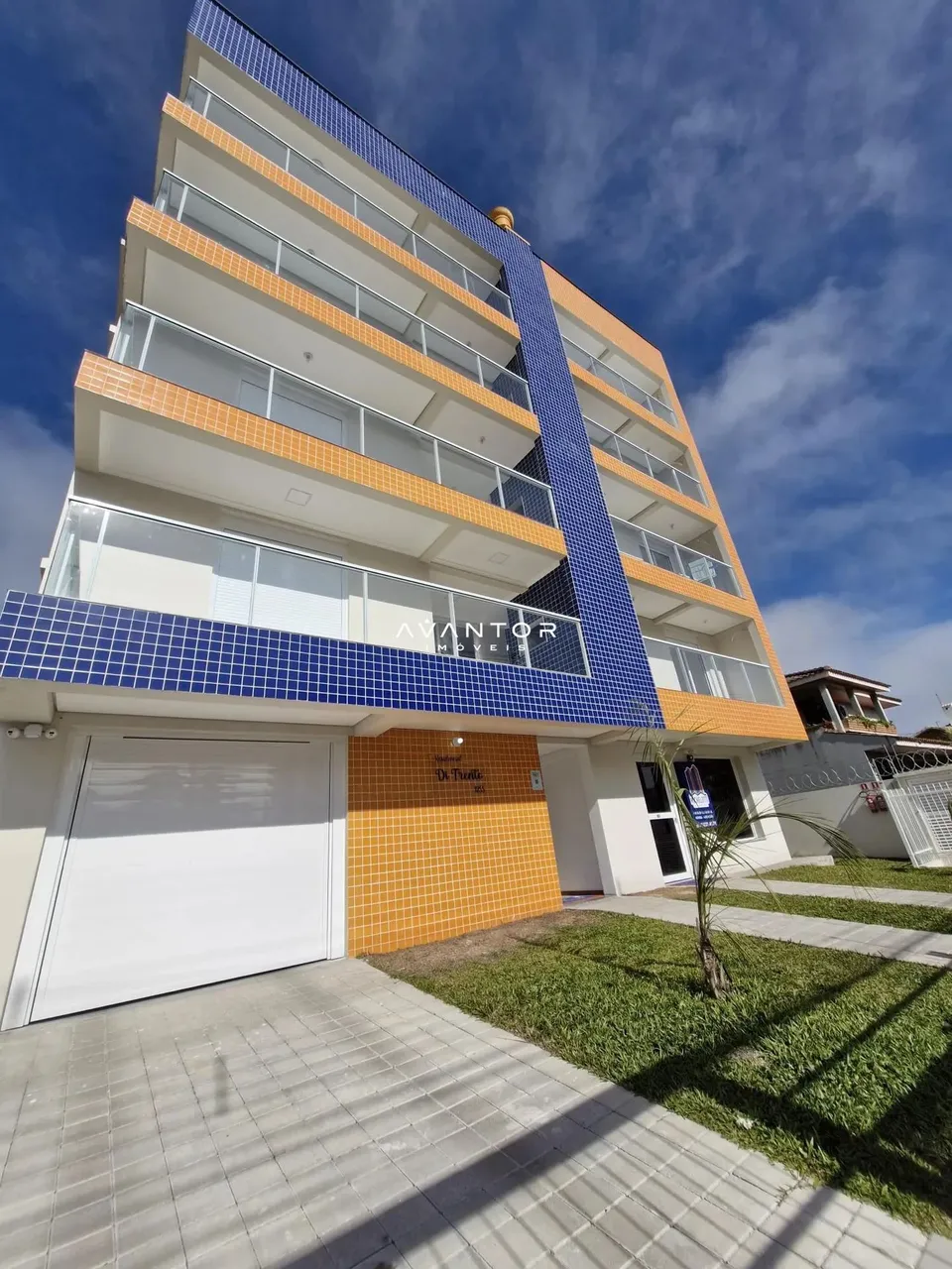 Apartamento 1 dormitórios | Sacada | Churrasqueira à carvão