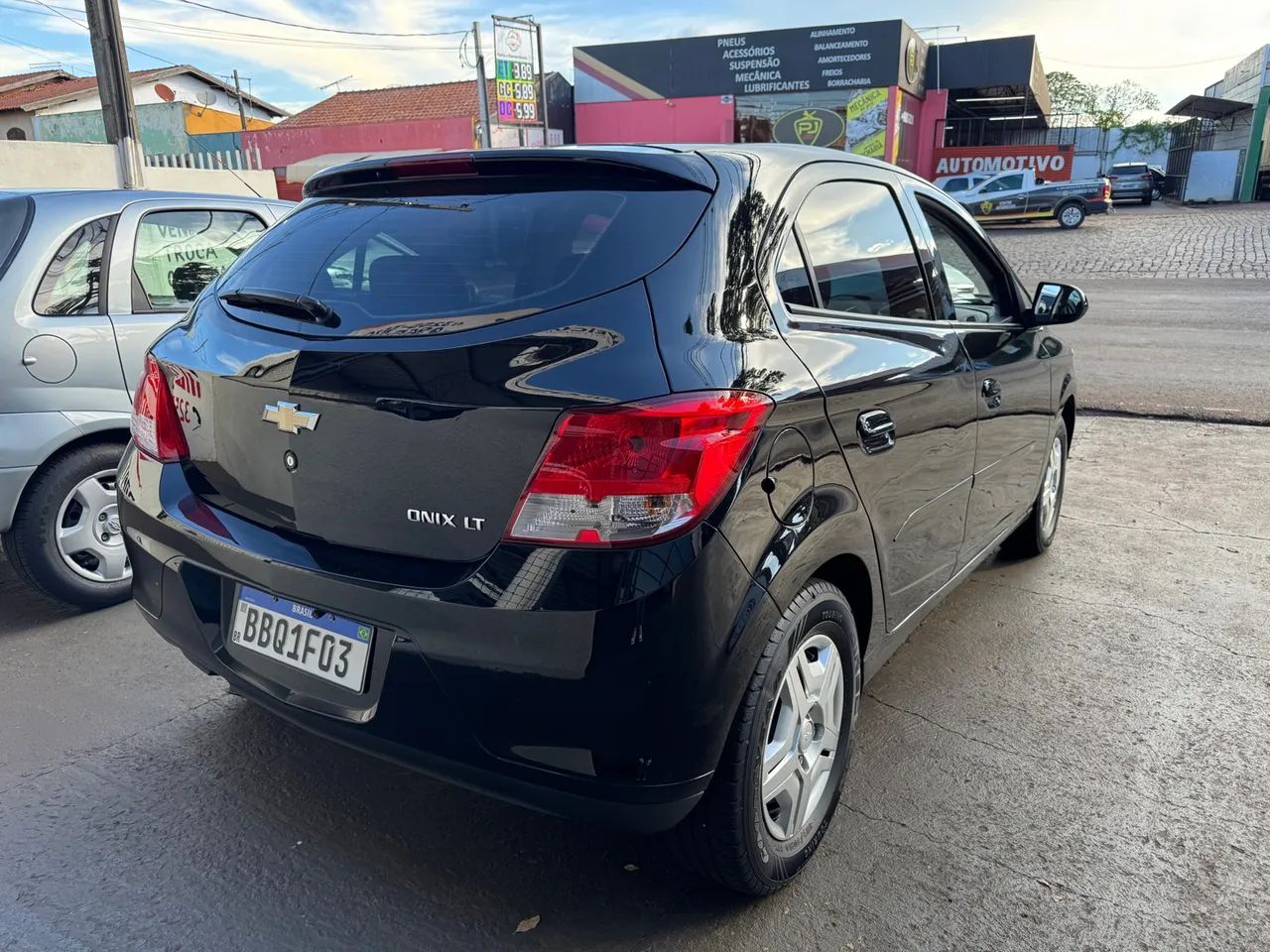 Onix LT 1.0 8V FlexPower Mec. 2014 - Foto 2
