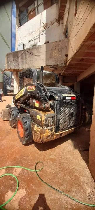 Bob Cat New Holland 220L - Foto 2