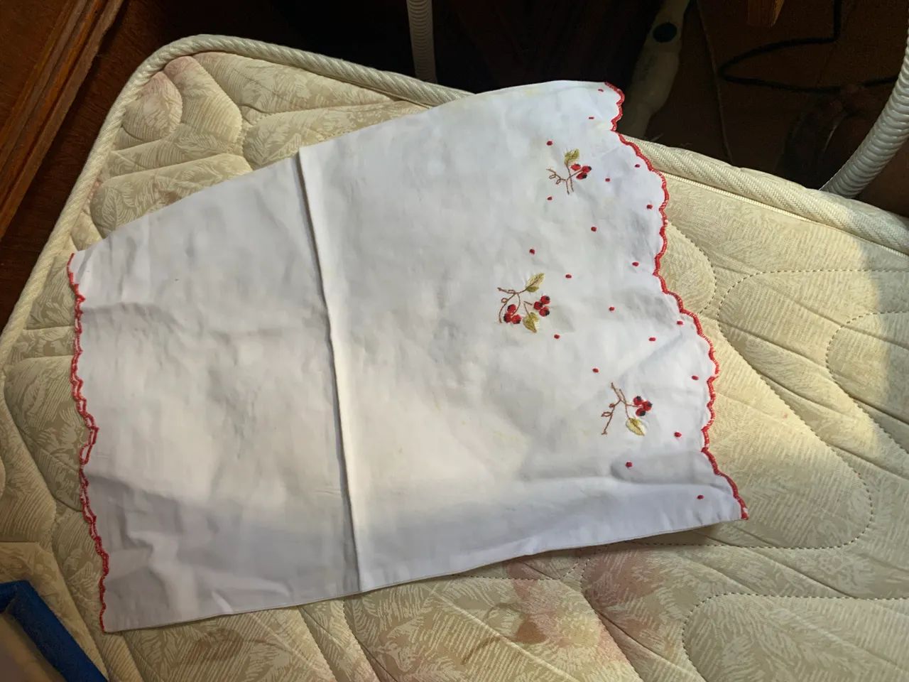 Lençol para berço bordado a mão  - Foto 5