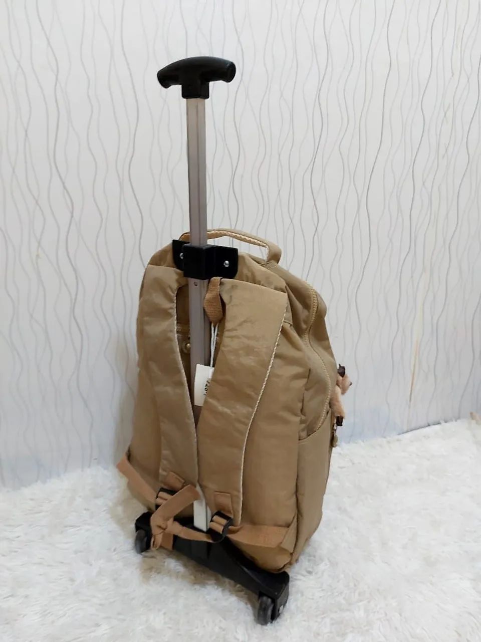 Mochila escolar com rodinhas, nova. Entrega grátis  - Foto 3