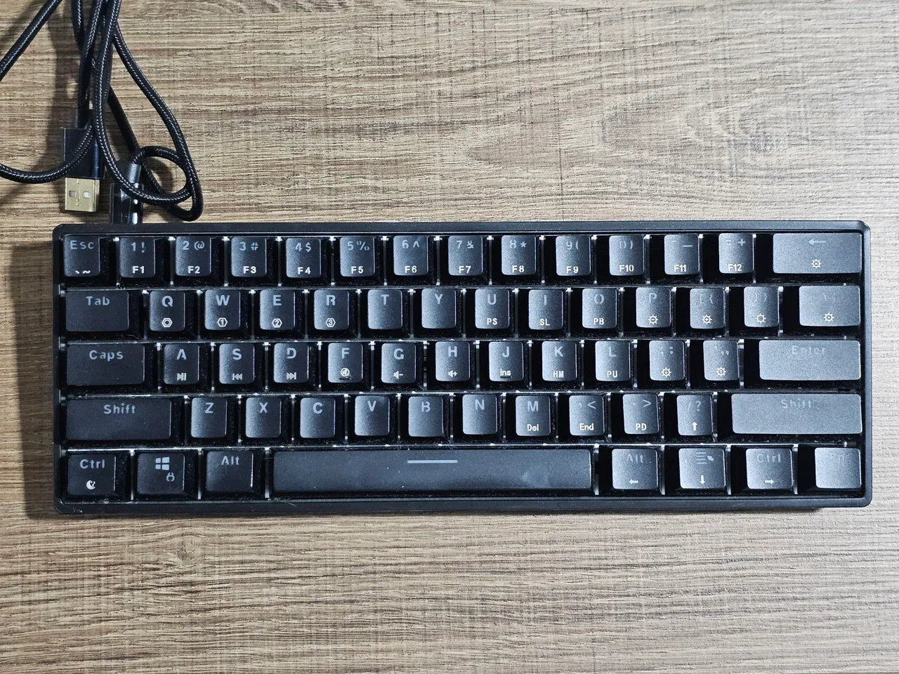 Teclado Mecânico 60% Preto - Perfeito para Gamers
