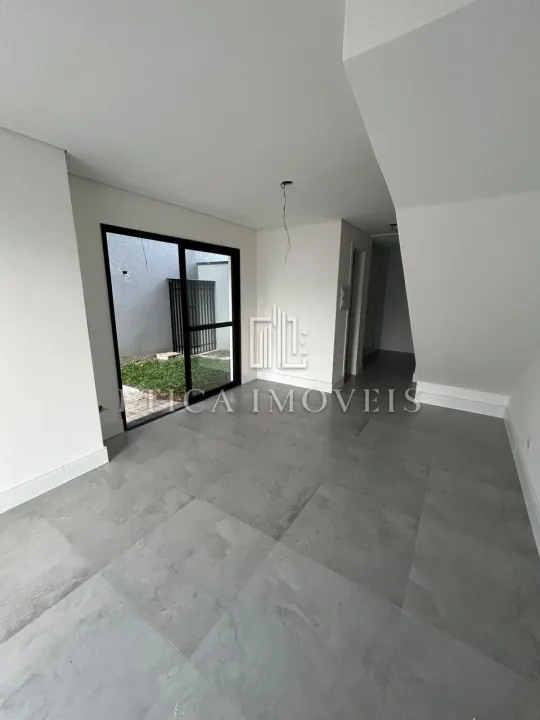 SOBRADO com 3 dormitórios à venda com 211.2m² por R$ 650.000,00 no bairro Xaxim - CURITIBA